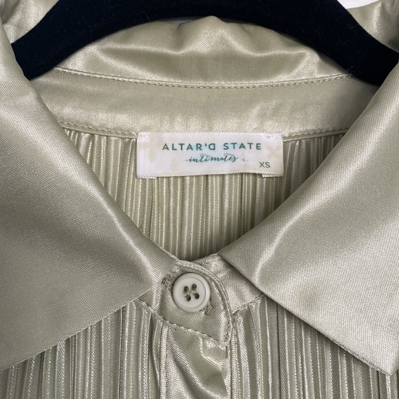 Light green crimped blouse - Picture 2 of 3